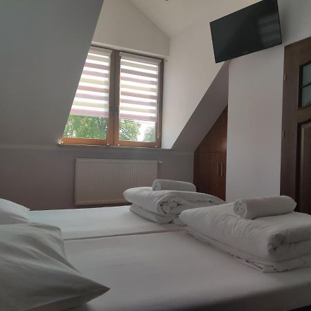Cztery Pory Roku Guest House Bialowieza Bagian luar foto