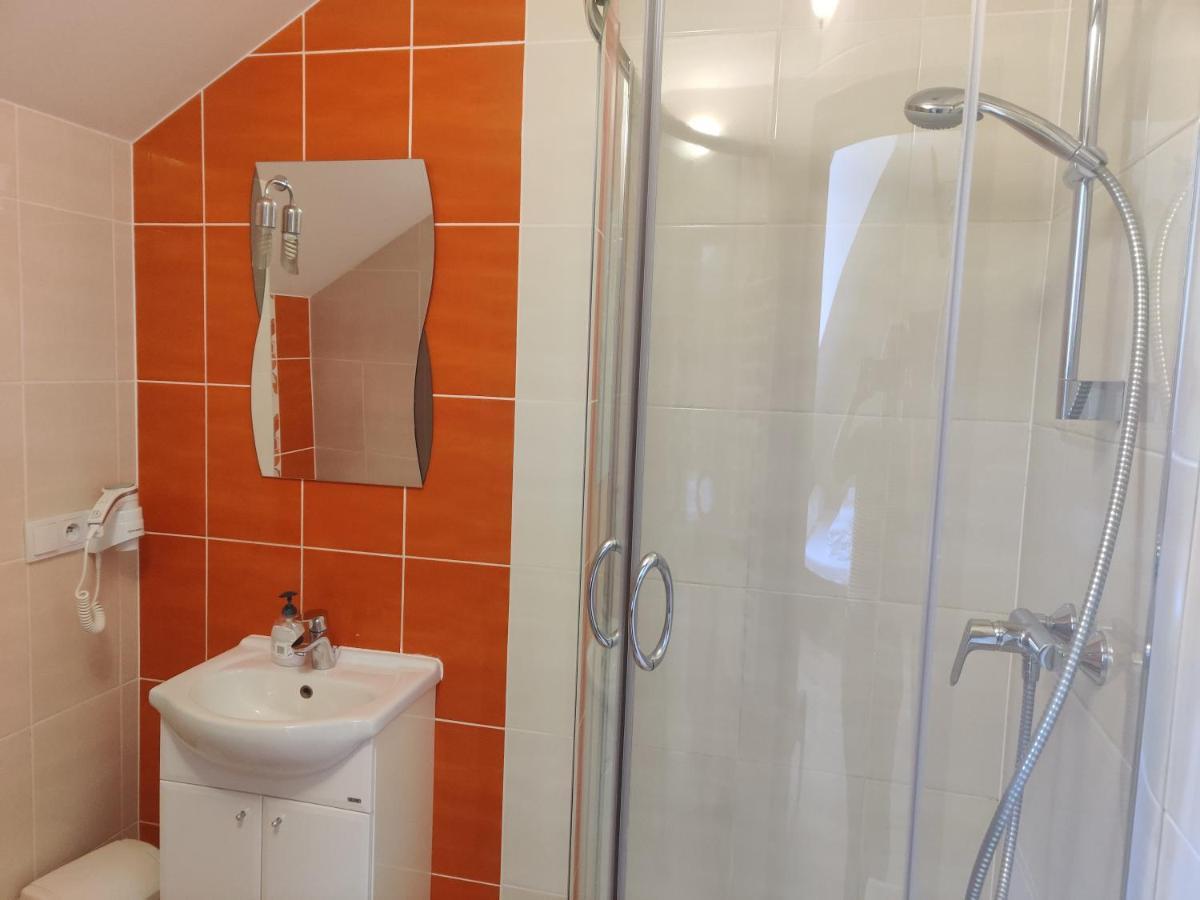 Cztery Pory Roku Guest House Bialowieza Bagian luar foto