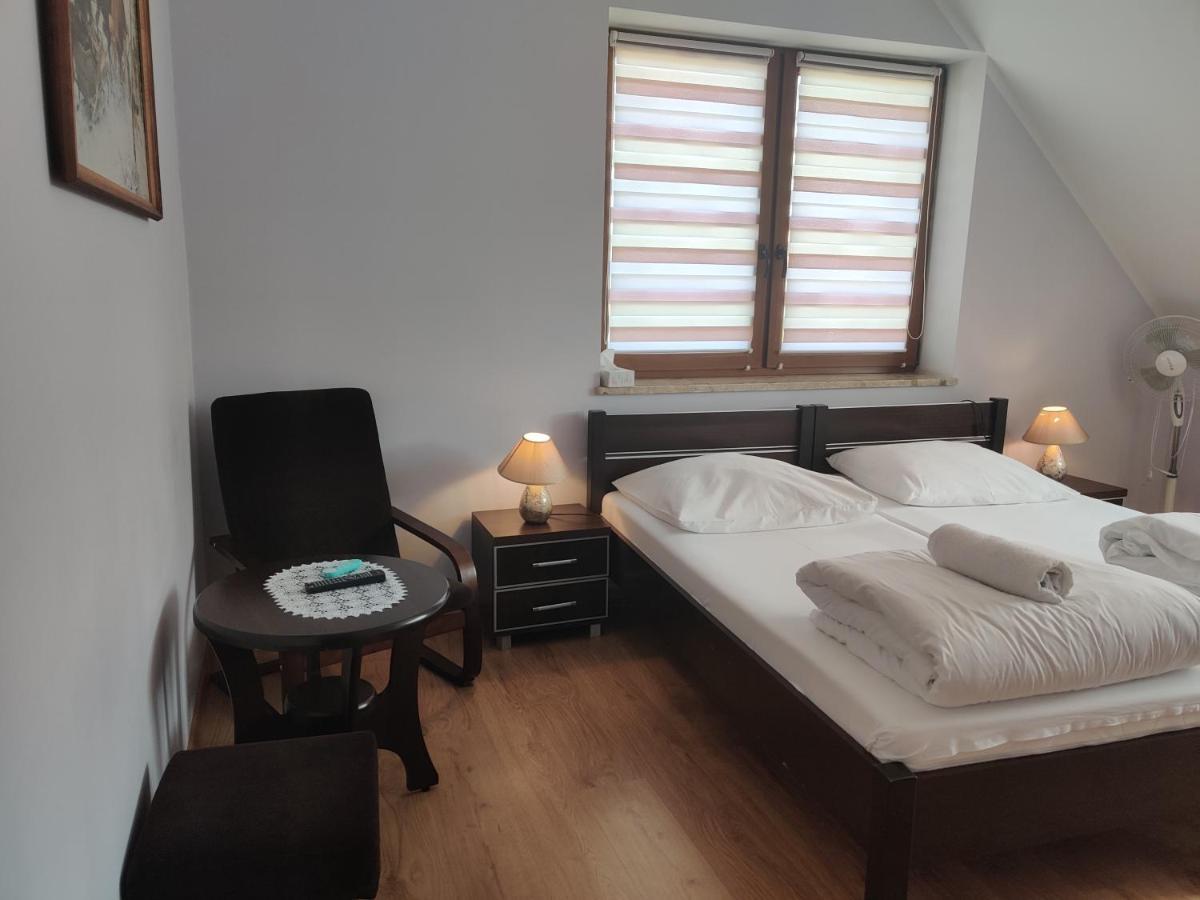 Cztery Pory Roku Guest House Bialowieza Bagian luar foto