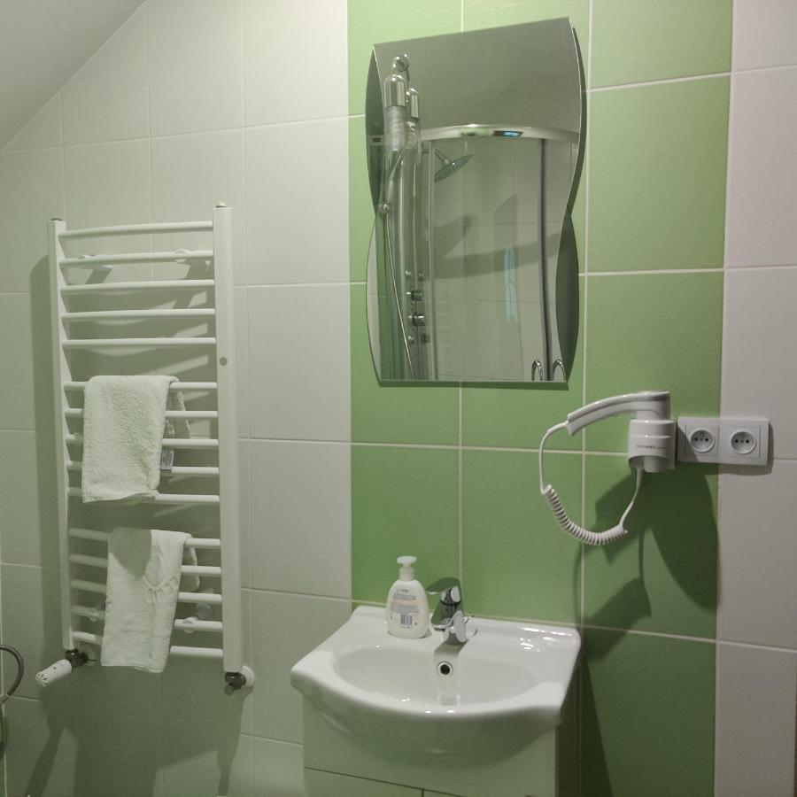 Cztery Pory Roku Guest House Bialowieza Bagian luar foto