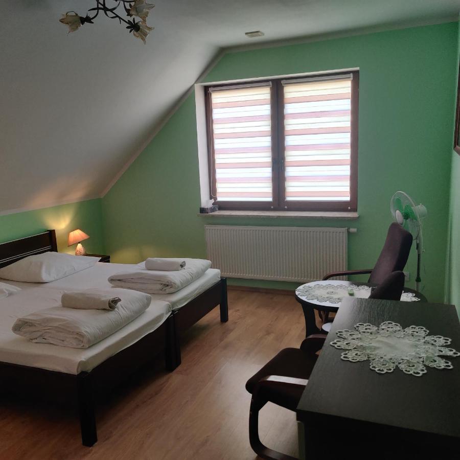 Cztery Pory Roku Guest House Bialowieza Bagian luar foto