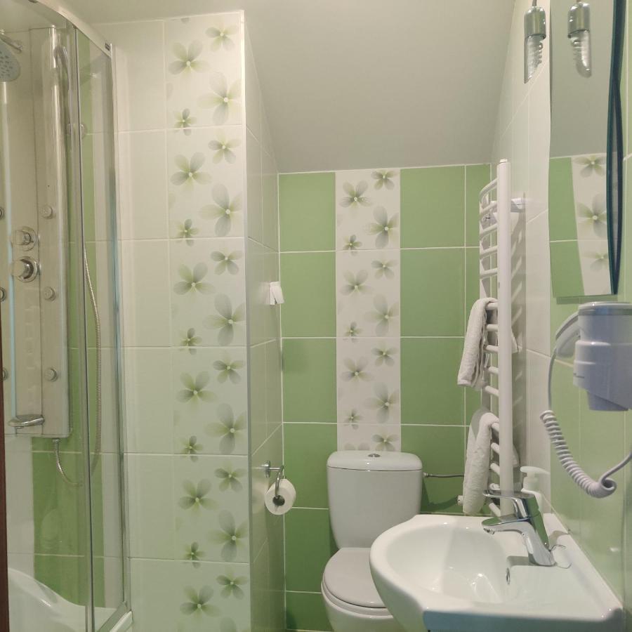 Cztery Pory Roku Guest House Bialowieza Bagian luar foto