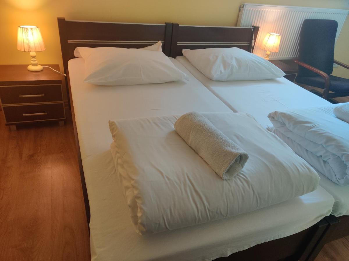 Cztery Pory Roku Guest House Bialowieza Bagian luar foto