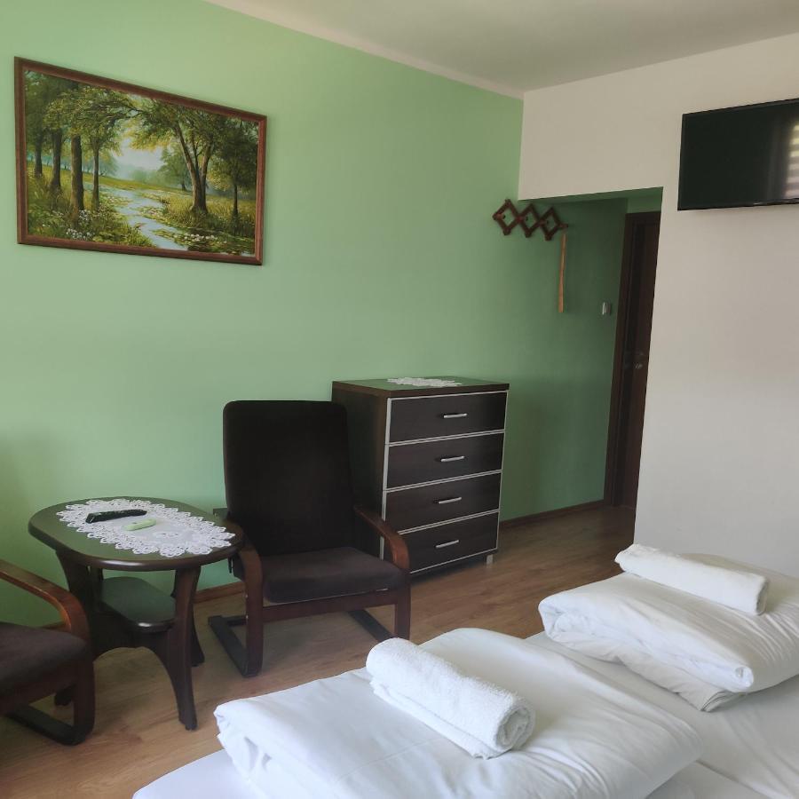 Cztery Pory Roku Guest House Bialowieza Bagian luar foto