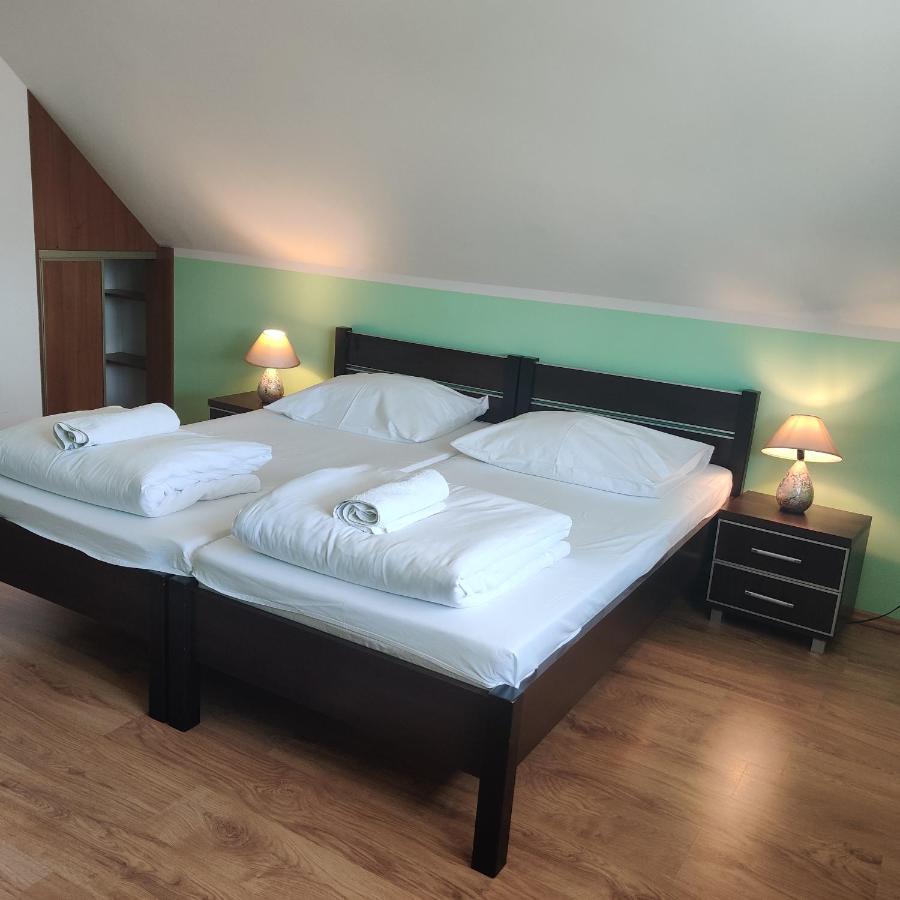 Cztery Pory Roku Guest House Bialowieza Bagian luar foto