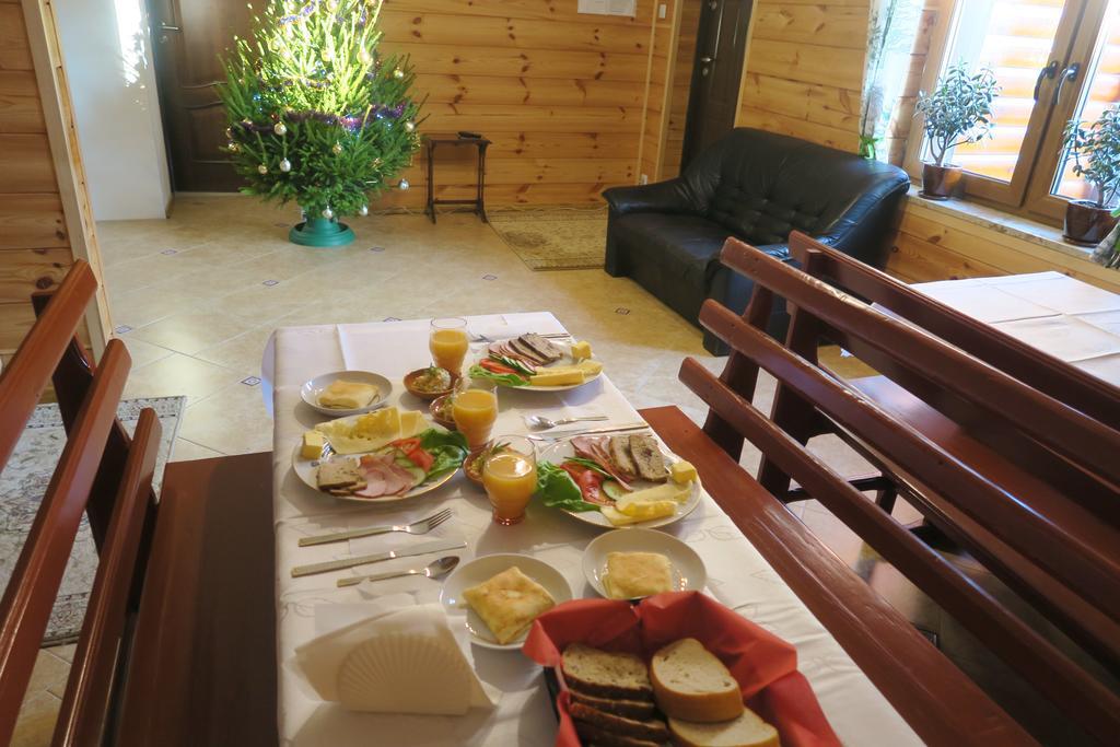 Cztery Pory Roku Guest House Bialowieza Bagian luar foto