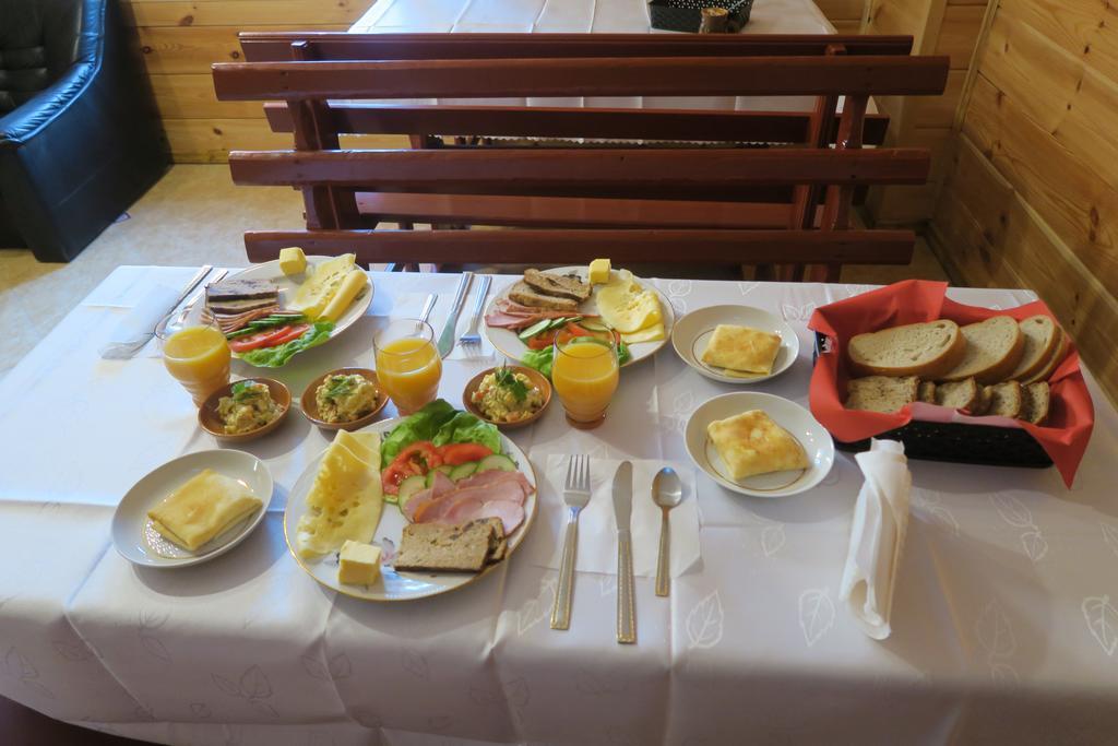 Cztery Pory Roku Guest House Bialowieza Bagian luar foto