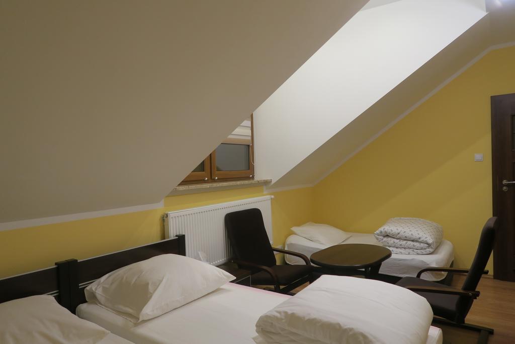 Cztery Pory Roku Guest House Bialowieza Bagian luar foto