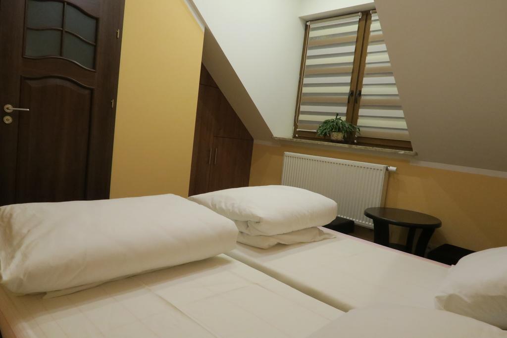Cztery Pory Roku Guest House Bialowieza Ruang foto