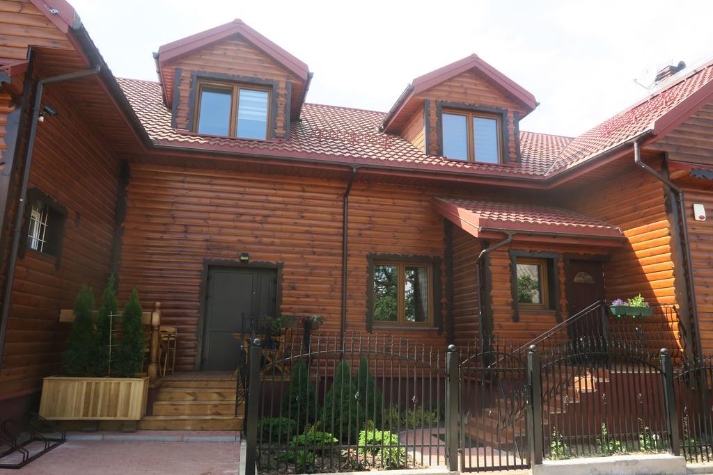 Cztery Pory Roku Guest House Bialowieza Bagian luar foto
