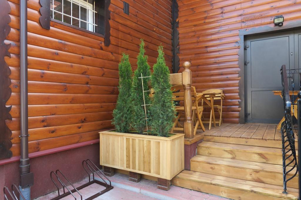 Cztery Pory Roku Guest House Bialowieza Bagian luar foto